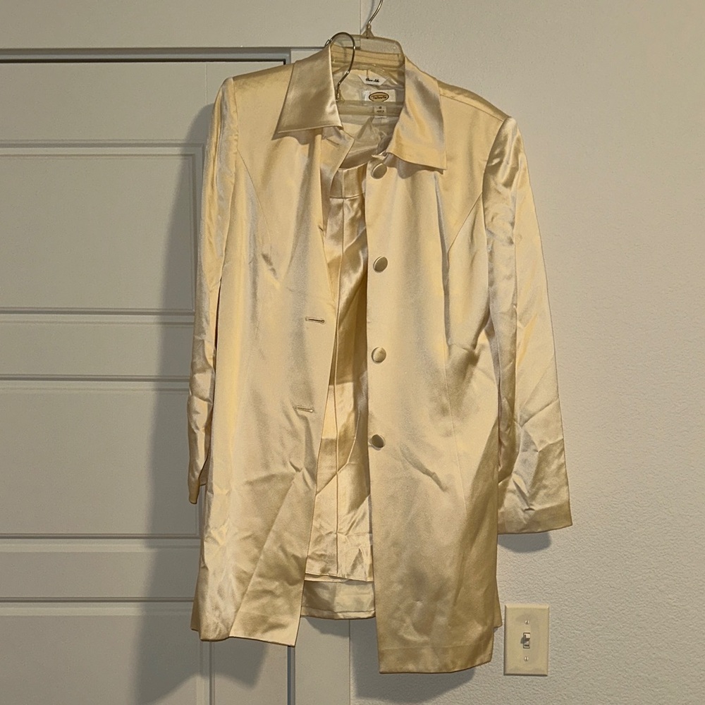 Elegant Cream Women's blazer and skirt set